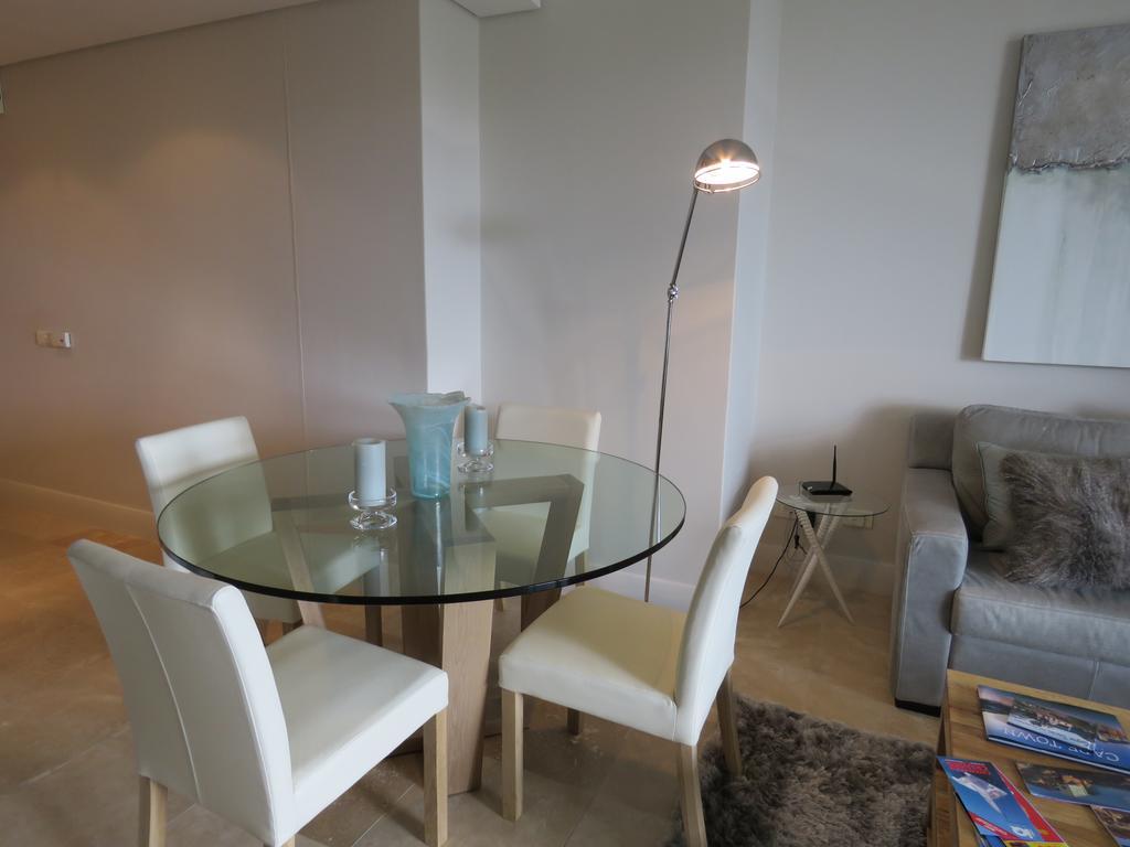 202 Kylemore A Waterfront Marina Cape Town Bilik gambar