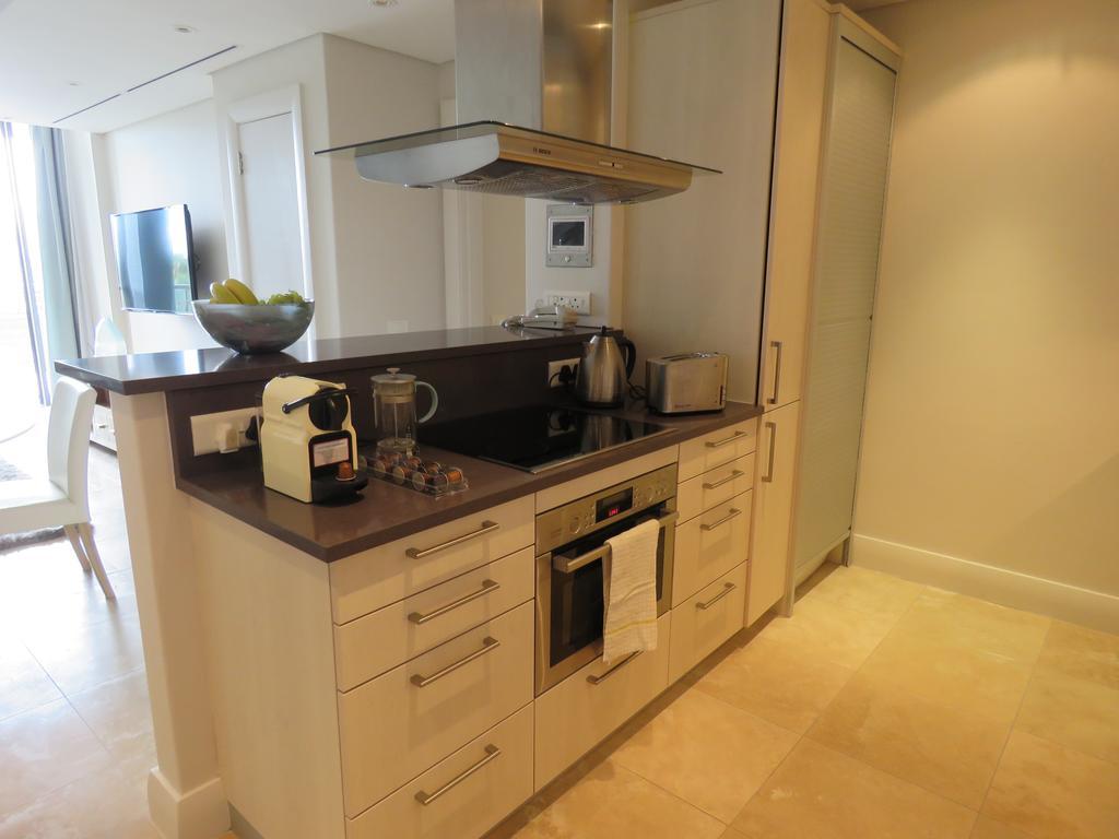 202 Kylemore A Waterfront Marina Cape Town Bilik gambar